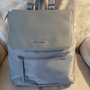 TRAVELON ANTI-THEFT GRAY TRAVEL BACKPACK.